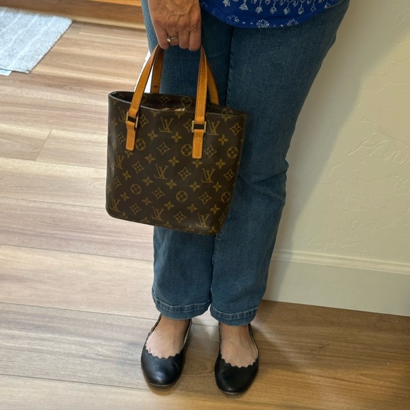 Louis Vuitton Vivian Tote - Picture 6 of 10